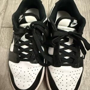 Nike Dunk Low Women’s Panda (Black and White)